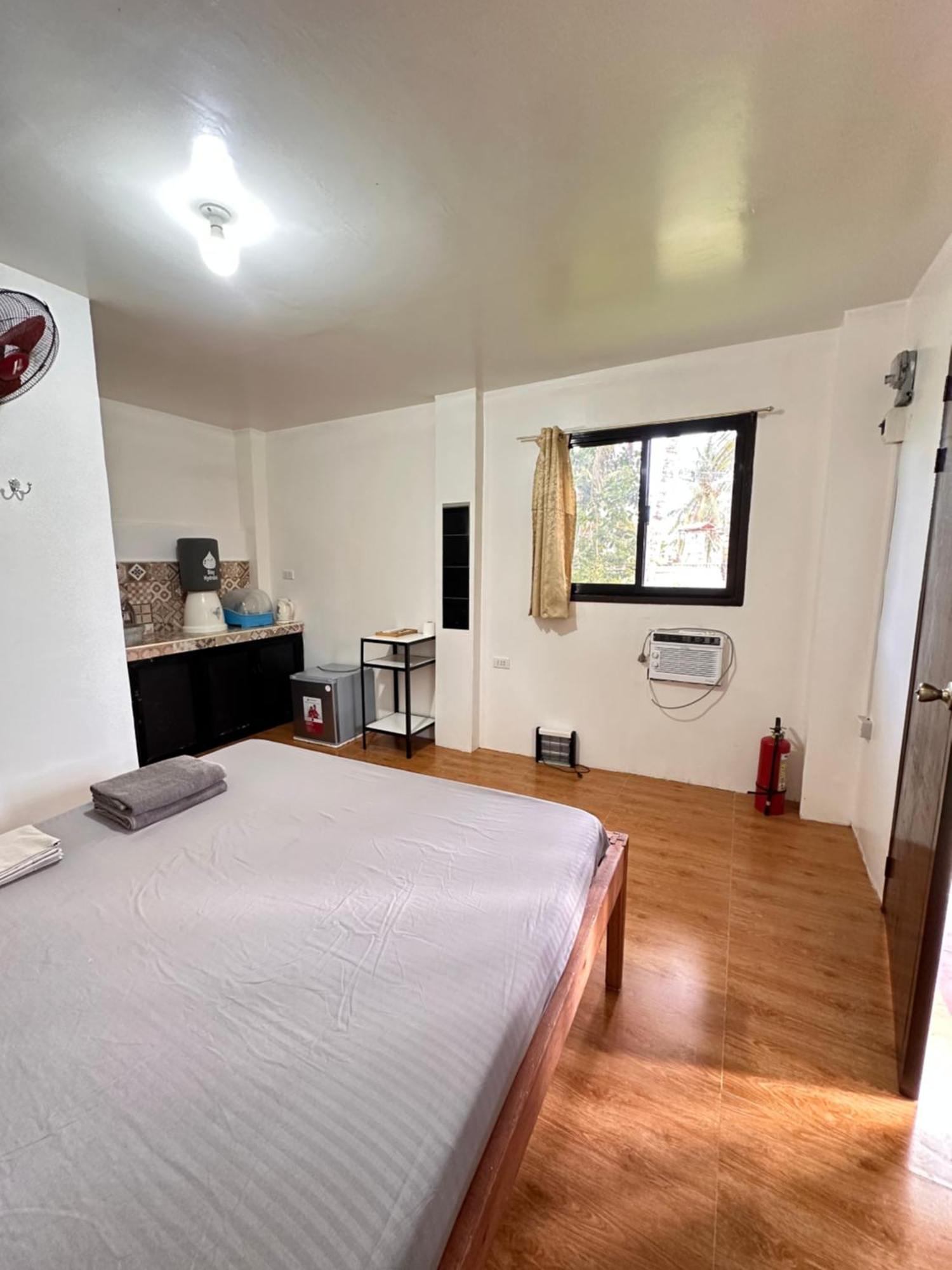 Cris & Mar Homestay Burgos  Eksteriør bilde