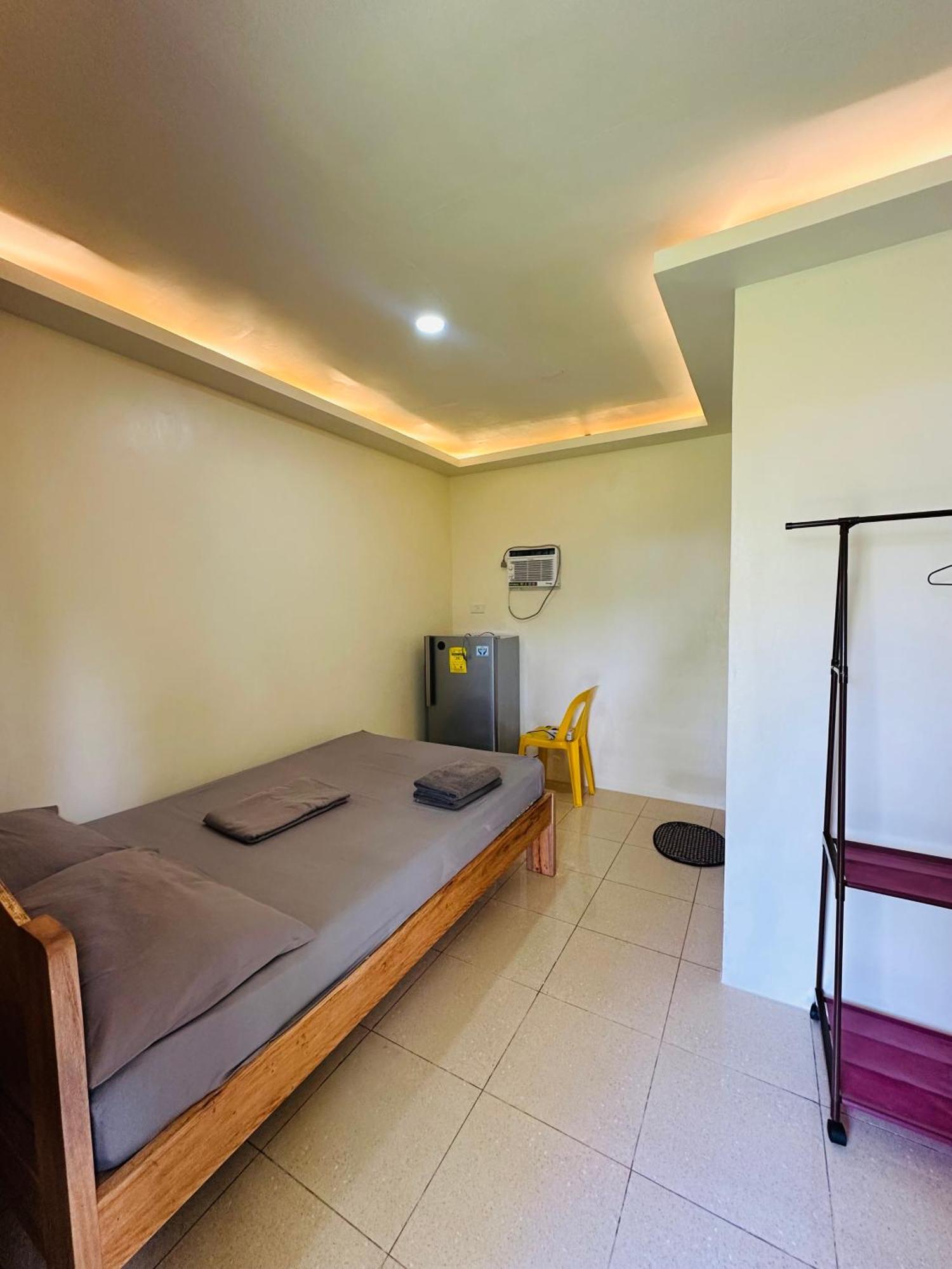 Cris & Mar Homestay Burgos  Eksteriør bilde