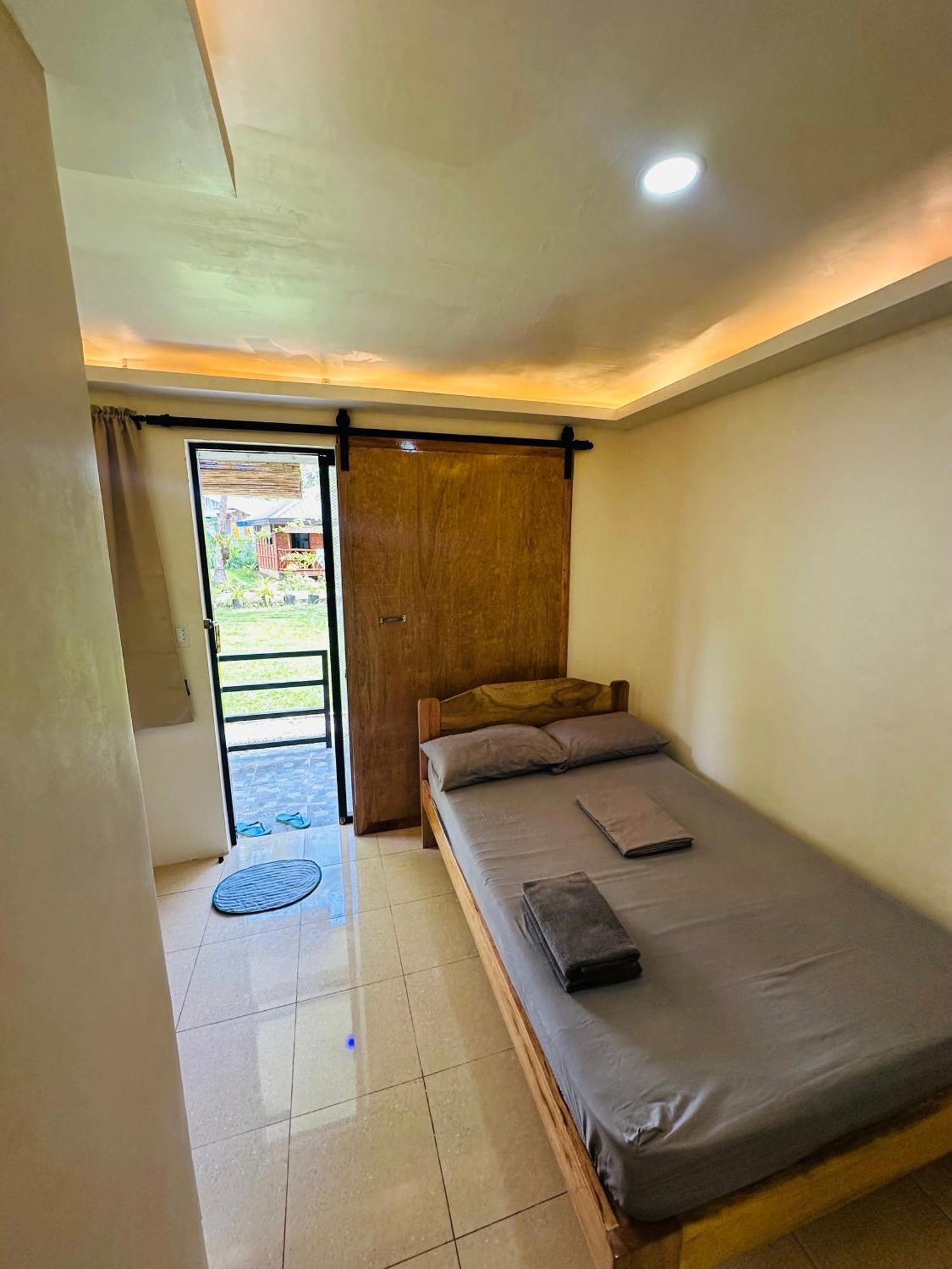 Cris & Mar Homestay Burgos  Eksteriør bilde