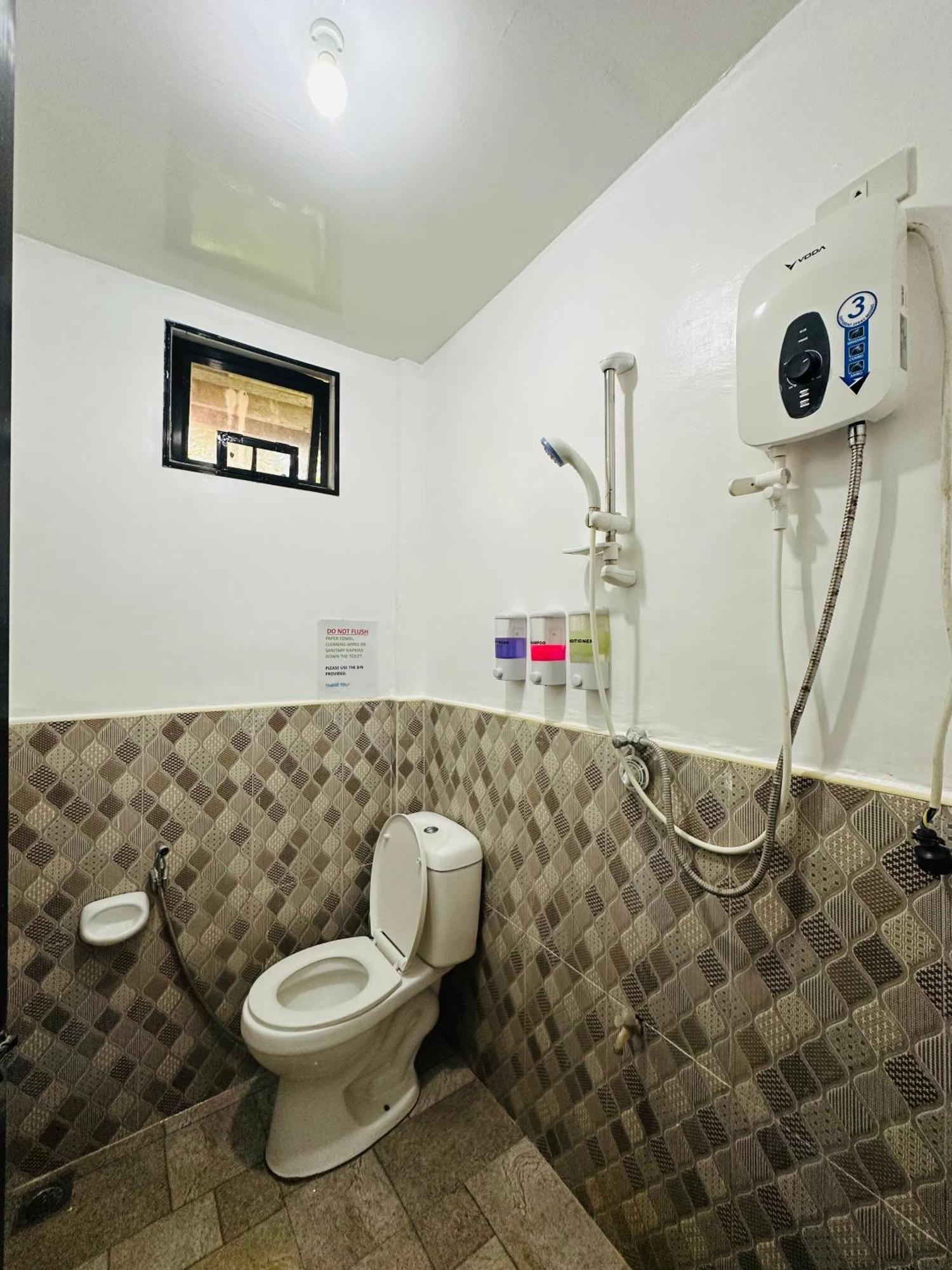 Cris & Mar Homestay Burgos  Eksteriør bilde